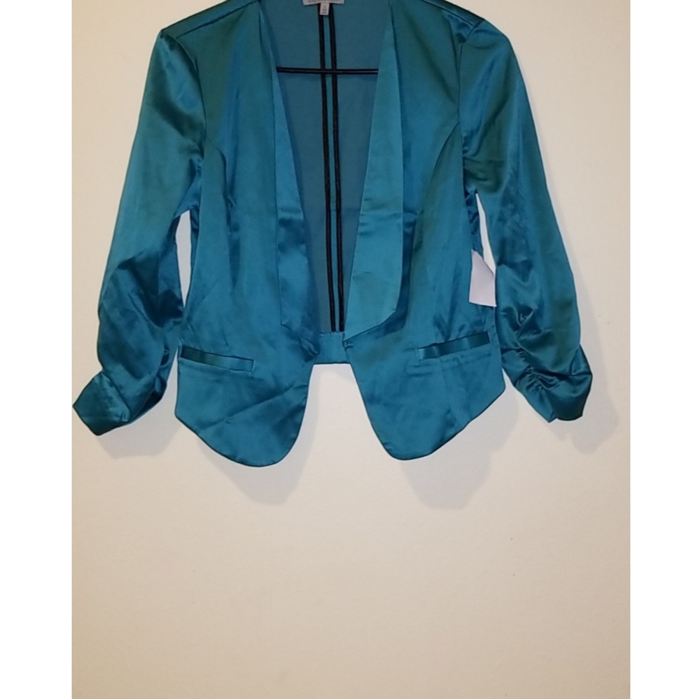 CR Satin Ruched Cropped Blazer - Picture 2 of 3